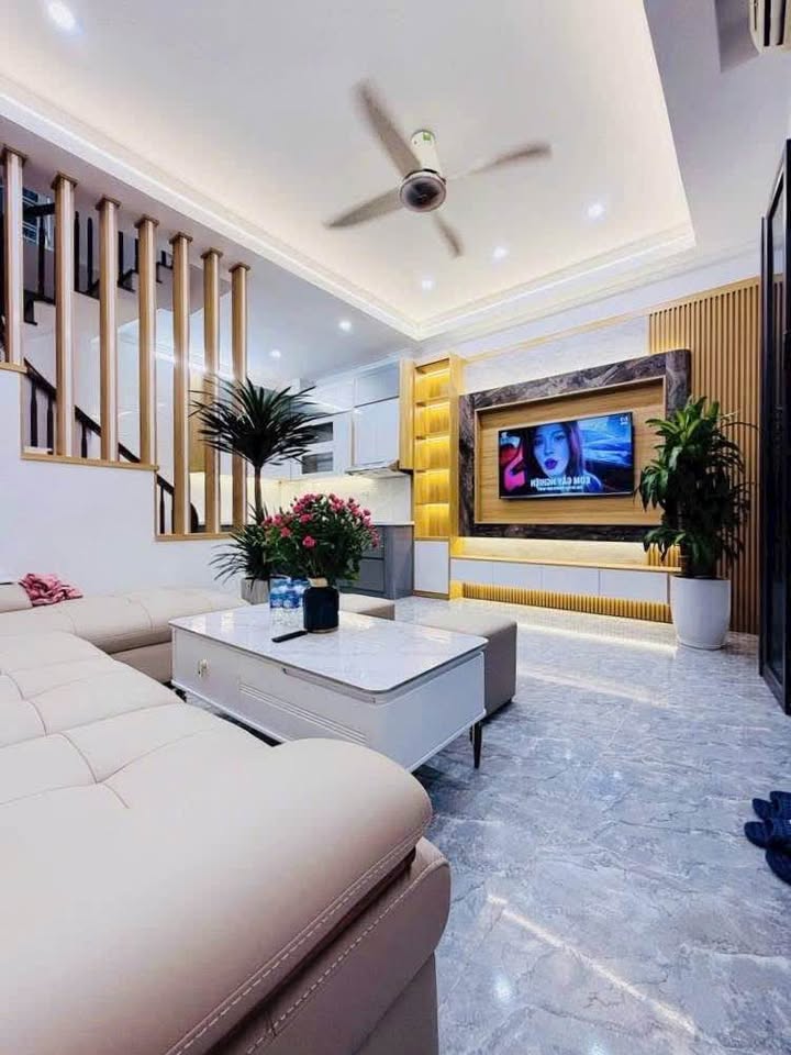 Nhà 5 tầng 38m2 Cầu Hữu Hòa, Hà Nội, sổ đỏ chính chủ