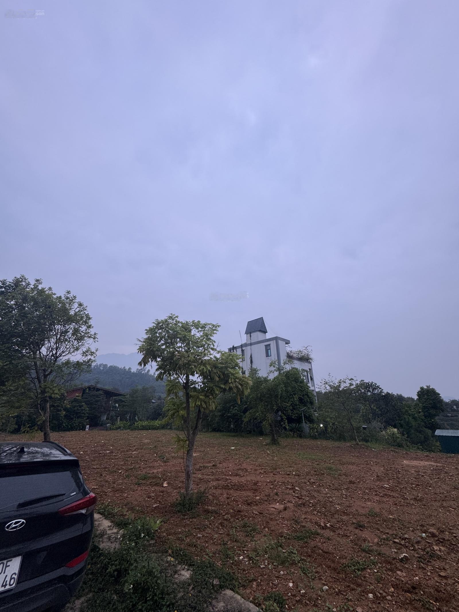 Đất Ba Vì - 765m2 phân lô vuông vắn - Full thổ cư - Lưng tựa núi mặt hướng hồ - Không gian xanh mát