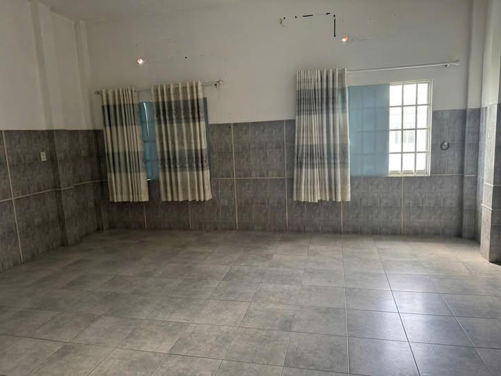 Nhà 5,7m x 20m nở hậu 5,9m, 5 phòng ngủ, 14 triệu/tháng Dương Thị Giang, Quận 12 đón khách ngay