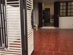 Cho thuê nhà cấp 4 140m2 có sân rộng, trung tâm Hòa Bình