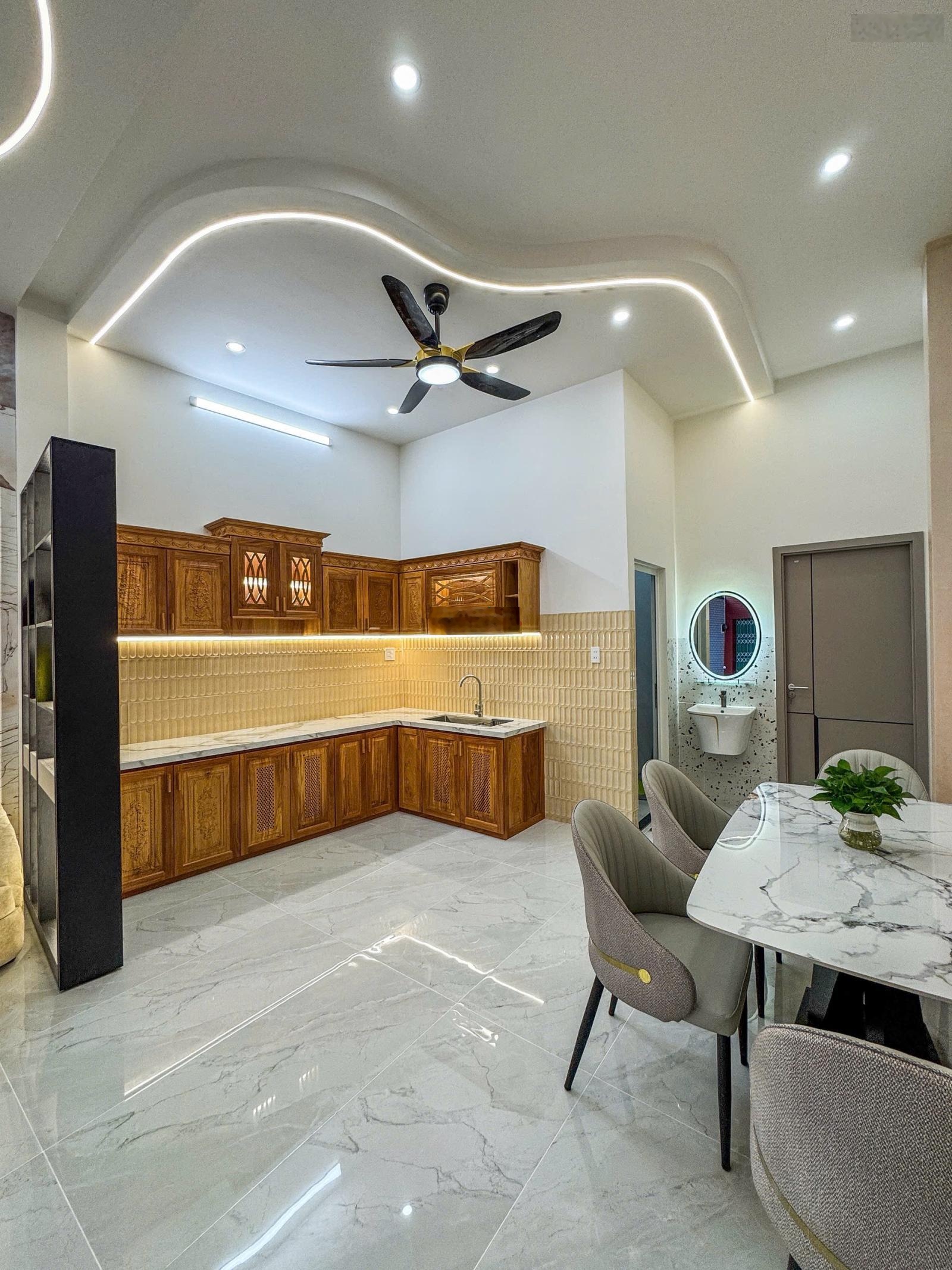 Nhà 1 trệt 1 lầu mới xây (full nội thất - trục chính hẻm 147 (Liên Tổ 12-20) Đường Nguyễn Văn Cừ