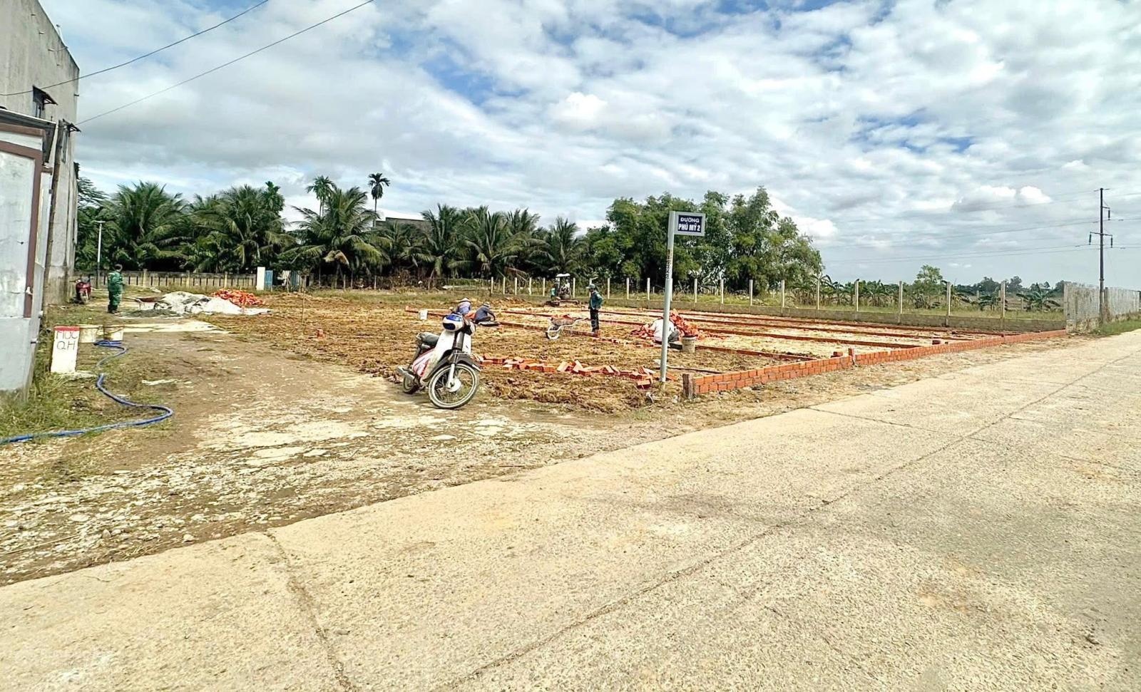 Chính chủ cần bán nhanh 2 lô liền kề nằm ngay trục chính đường Phú Mỹ 2-Xã Đại Hiệp. DT từ 110m2