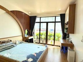 Siêu phẩm! Chuyển vào Vinhomes, bán căn nhà tự xây tâm huyết, vị trí vàng, kiên cố, hiện đại