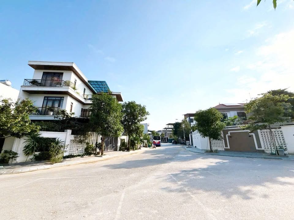 Bán nhà 3 tầng KĐT An Hoạch, Thanh Hóa, full nội thất, 100m2
