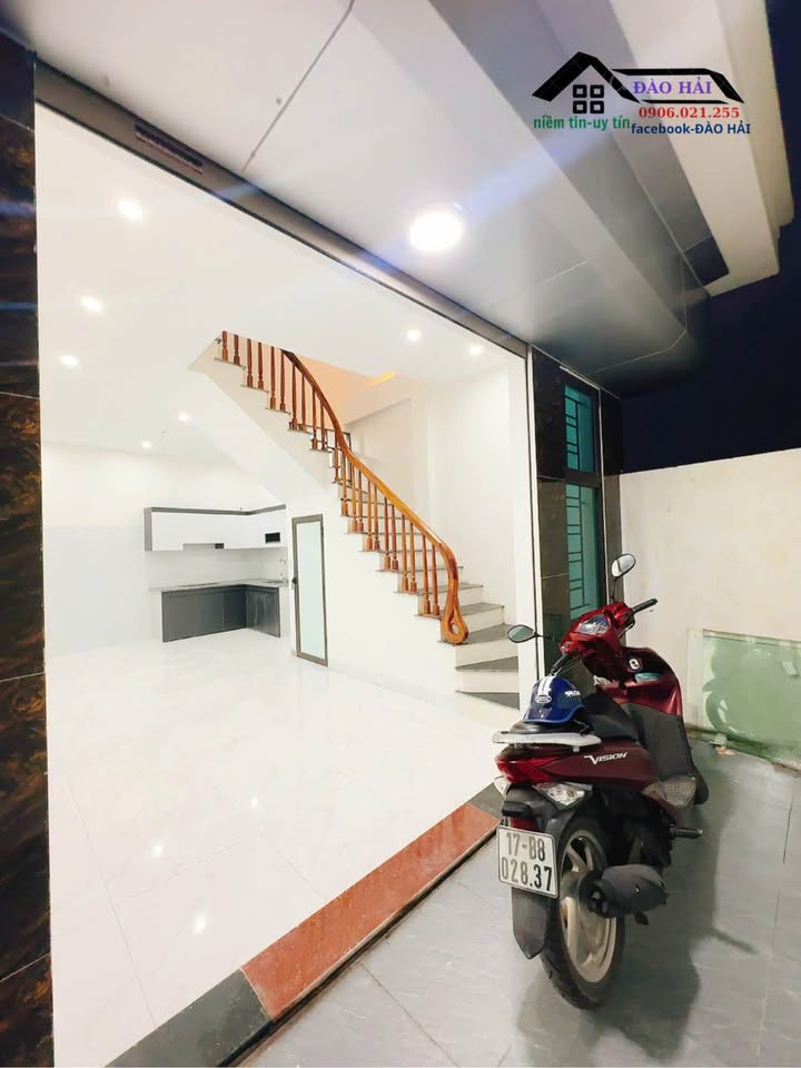 Nhà 3 tầng Trần Lãm, giá rẻ bất ngờ, đón lộc Đông Nam