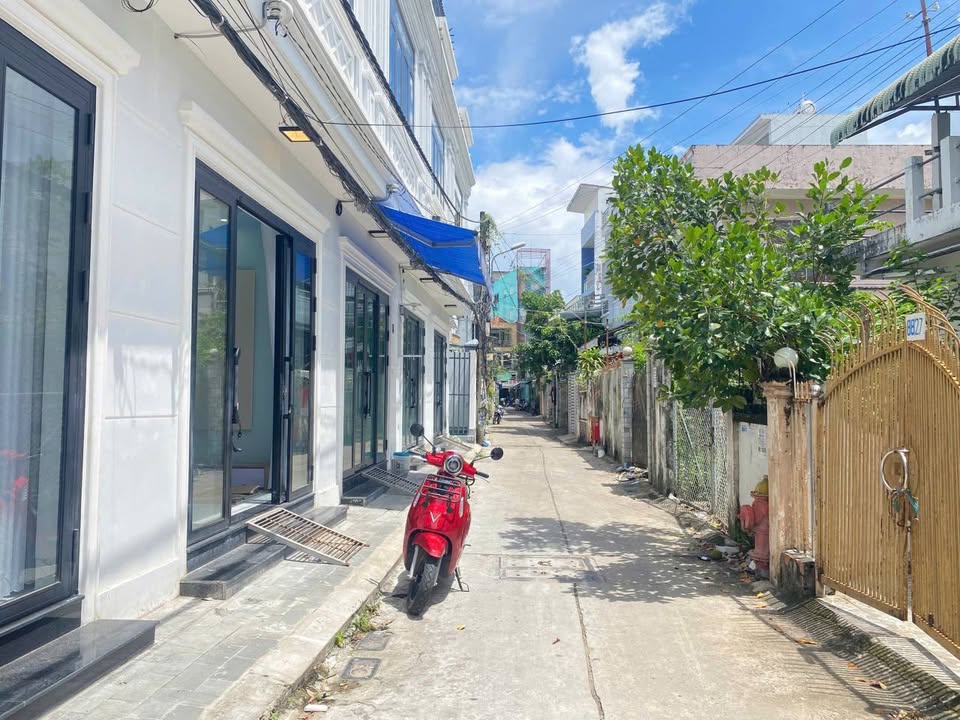 Nhà 2 lầu sân thượng hẻm ô tô Lê Lai, Cần Thơ 3 tỷ