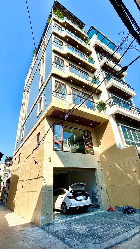 Nhà Cổ Linh 7 tầng thang máy, lô góc 80m2, gara ô tô, full nội thất xịn sò
