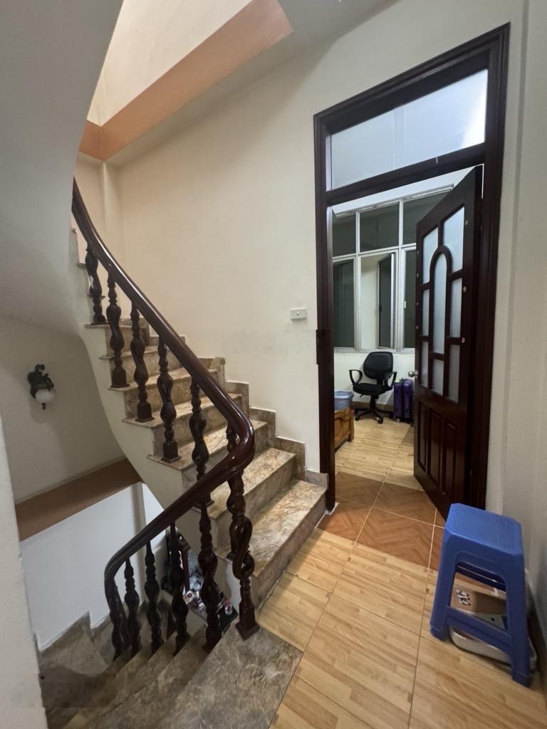 Phân khúc hiếm. 91 Nguyễn Chí Thanh Phân Lô, Ô tô tránh, kinh doanh, ngõ thông, sầm uất tiện ích.