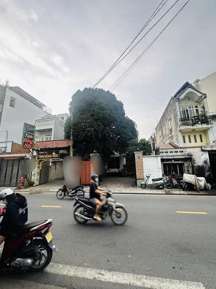 Nhà 70m2 sát chợ Hóc Môn, 3.58 tỷ - Sổ hồng vuông vức, hẻm xe hơi