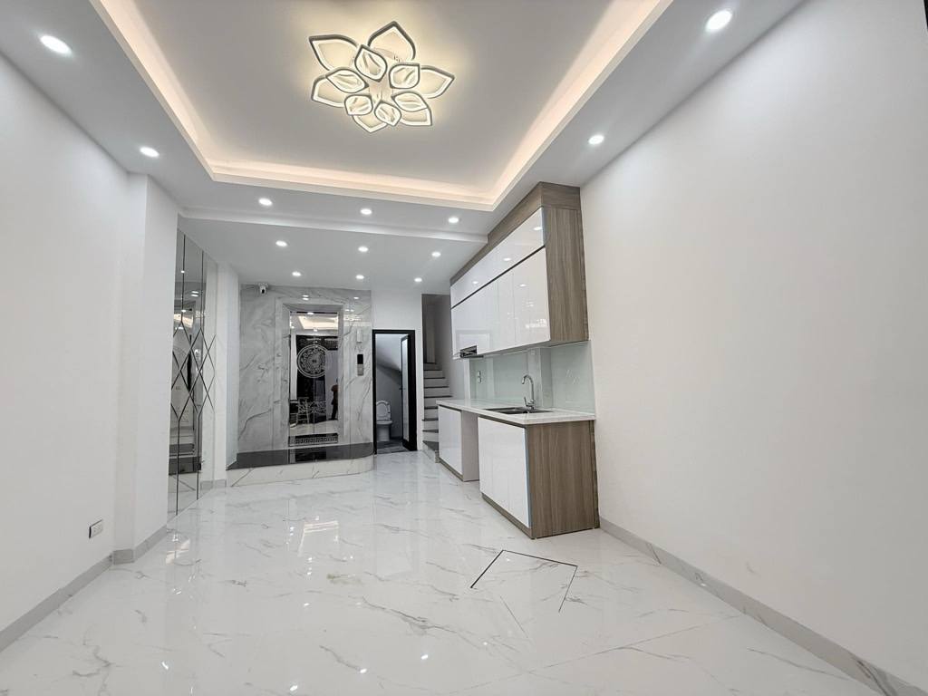 Nhà 6 tầng thang máy, ô tô đỗ cửa phố Võ Chí Công, gần Lotte Mall, giá hơn 9 tỷ