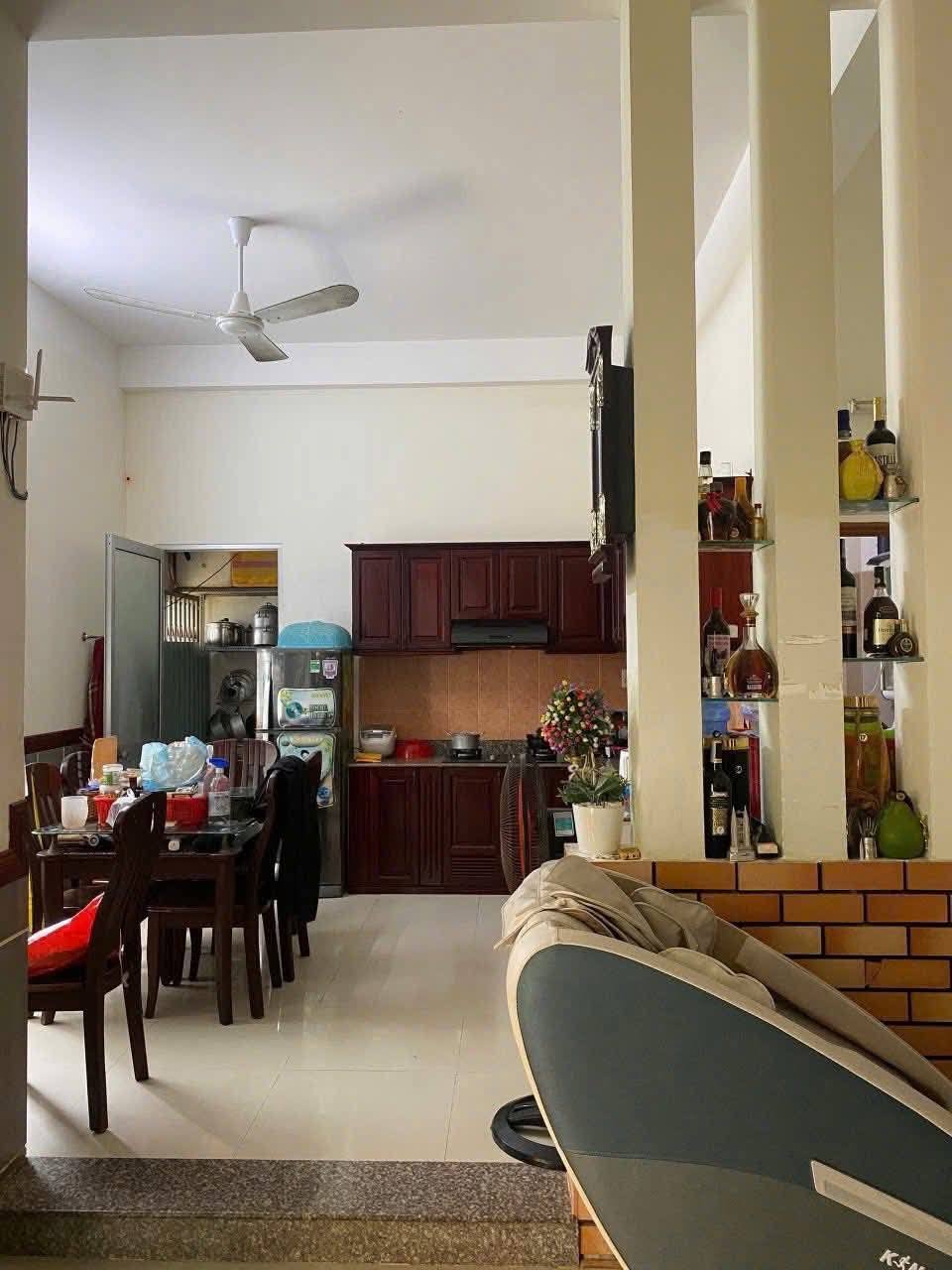 Sốc nhà 2 lầu 1 trệt gần biển Long Hải giá chỉ 1,8 tỷ