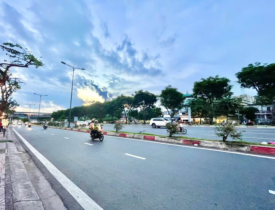 Siêu phẩm đất vàng cạnh sân bay - ngang khủng 10m - giảm sốc chỉ còn 16,8 tỷ