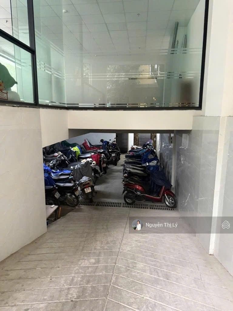 Tòa nhà dương khuê 9 tầng + hầm lô góc siêu đẹp ôtô tránh vỉa hè rộng thu 250tr/th (hcg5010070)