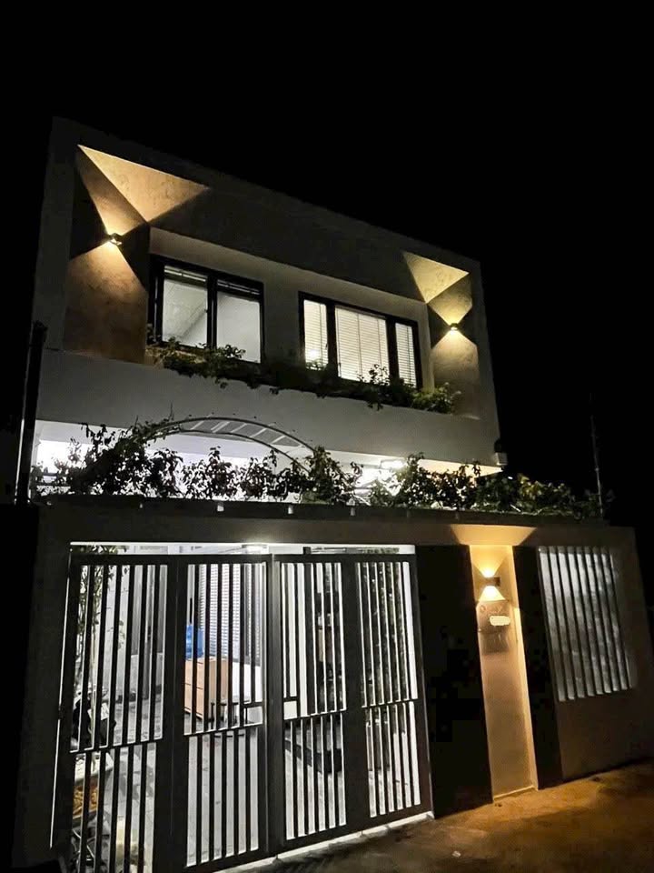 Nhà 2 tầng kiệt ô tô Quảng Tế, Huế - Full nội thất, 100m2
