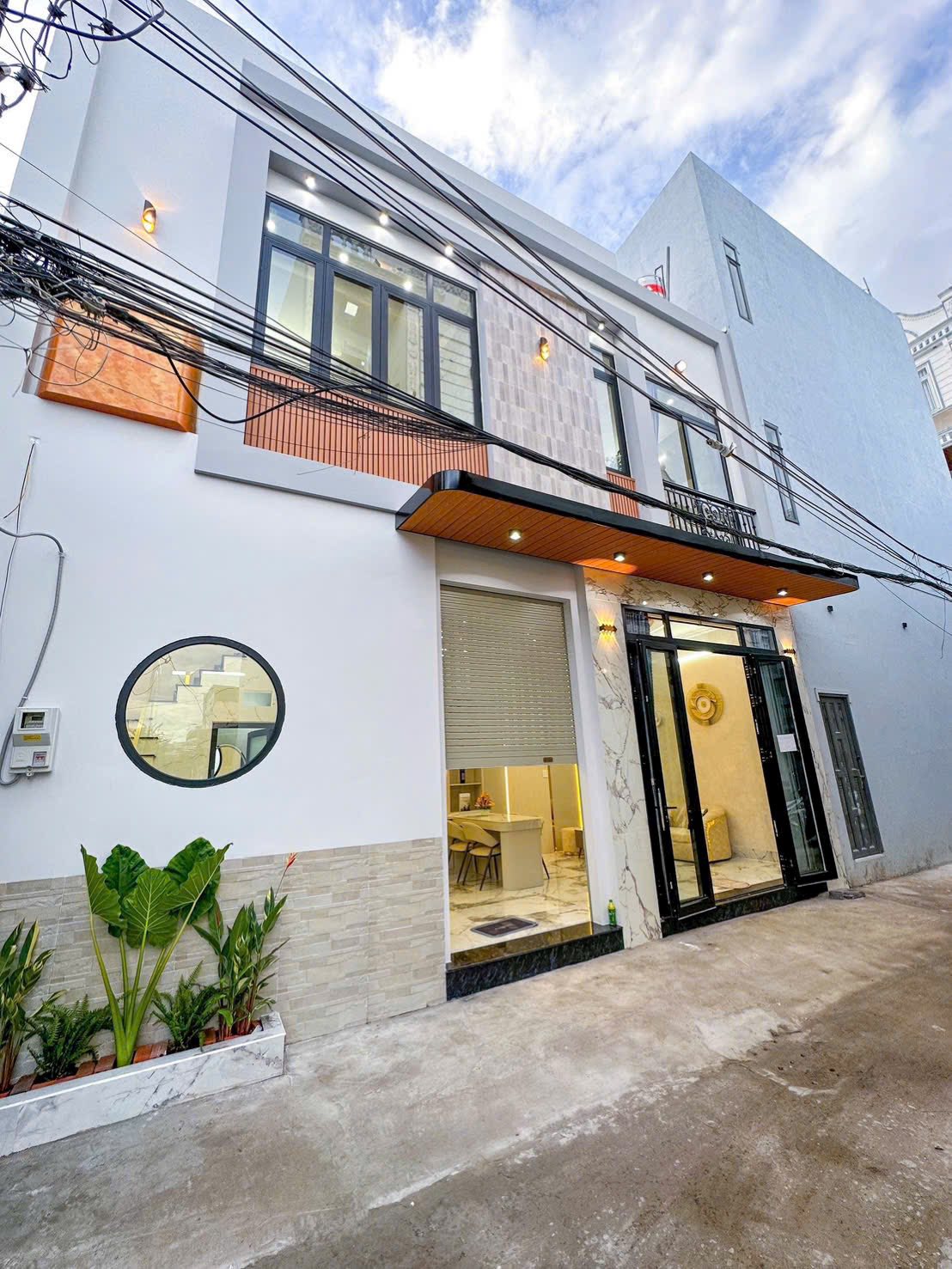 Nhà trệt lầu mới tinh, tặng nội thất, ngay Cần Thơ