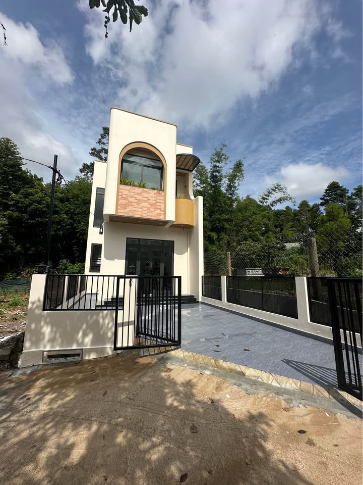 Nhà 2 tầng siêu xinh, mới keng, thiết kế hiện đại đang chờ chủ mới ở Minh Mạng