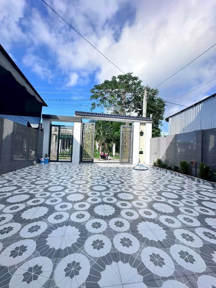 Nhà mái thái xinh xắn, 3 phòng ngủ, sân ô tô rộng rãi, giá 2,15 tỷ Tây Ninh