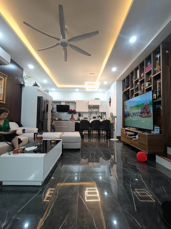 Bán nhà Xuân Thủy, Cầu Giấy, 40m2, 5 tầng, mặt tiền 4m, ngõ ô tô, giá 10.5 tỷ