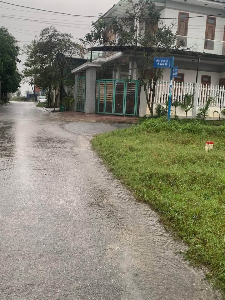 Bán đất mặt tiền Lê Văn Sỹ, Đồng Hới 110m2, nở hậu