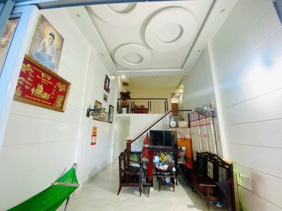 Nhà gác lửng 3 phòng ngủ gần trường cấp 2 Đoàn Kết, giá chỉ 2 tỷ