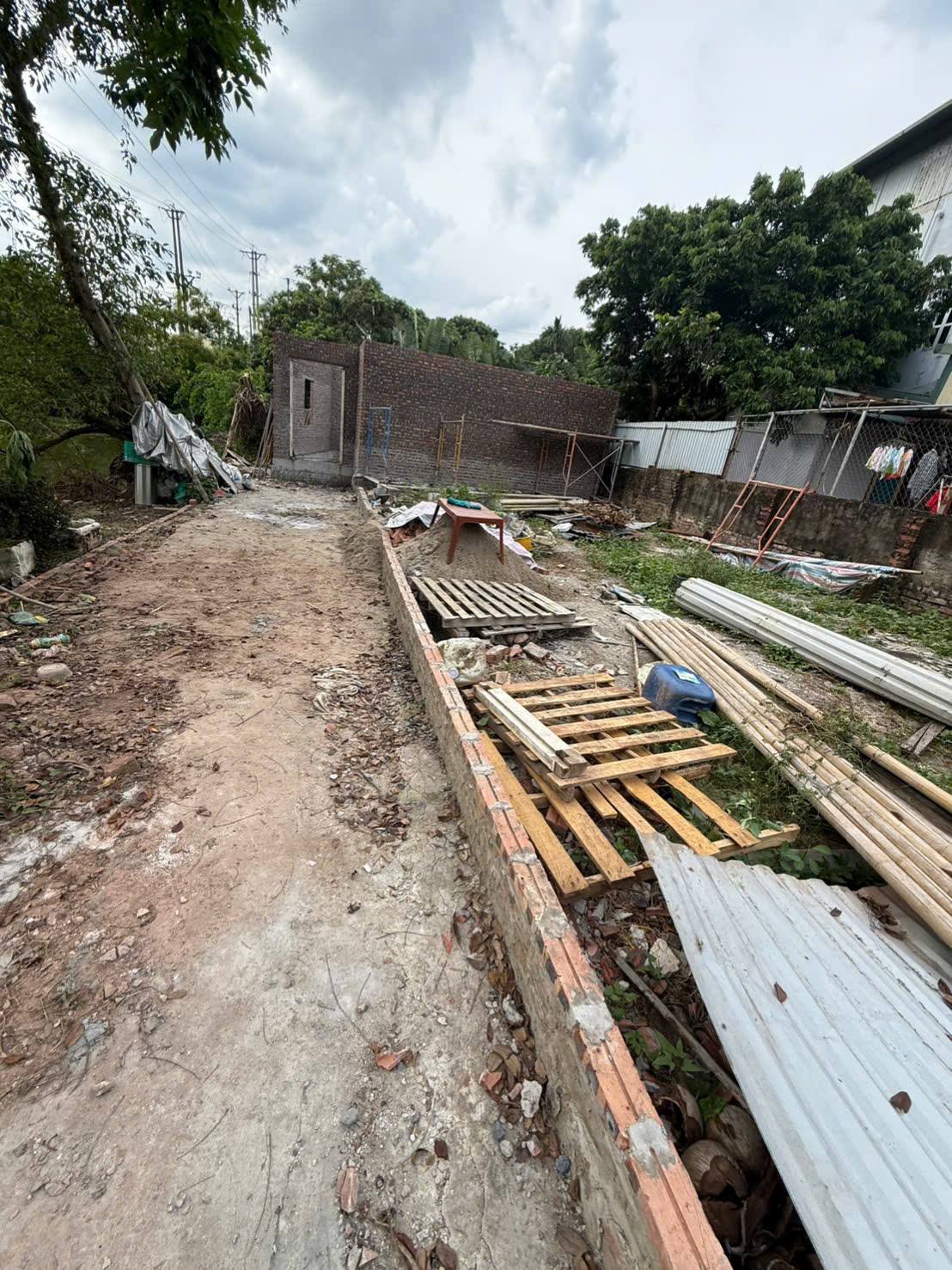 Đất view hồ, ô tô vào tận nơi, tiền vào như nước