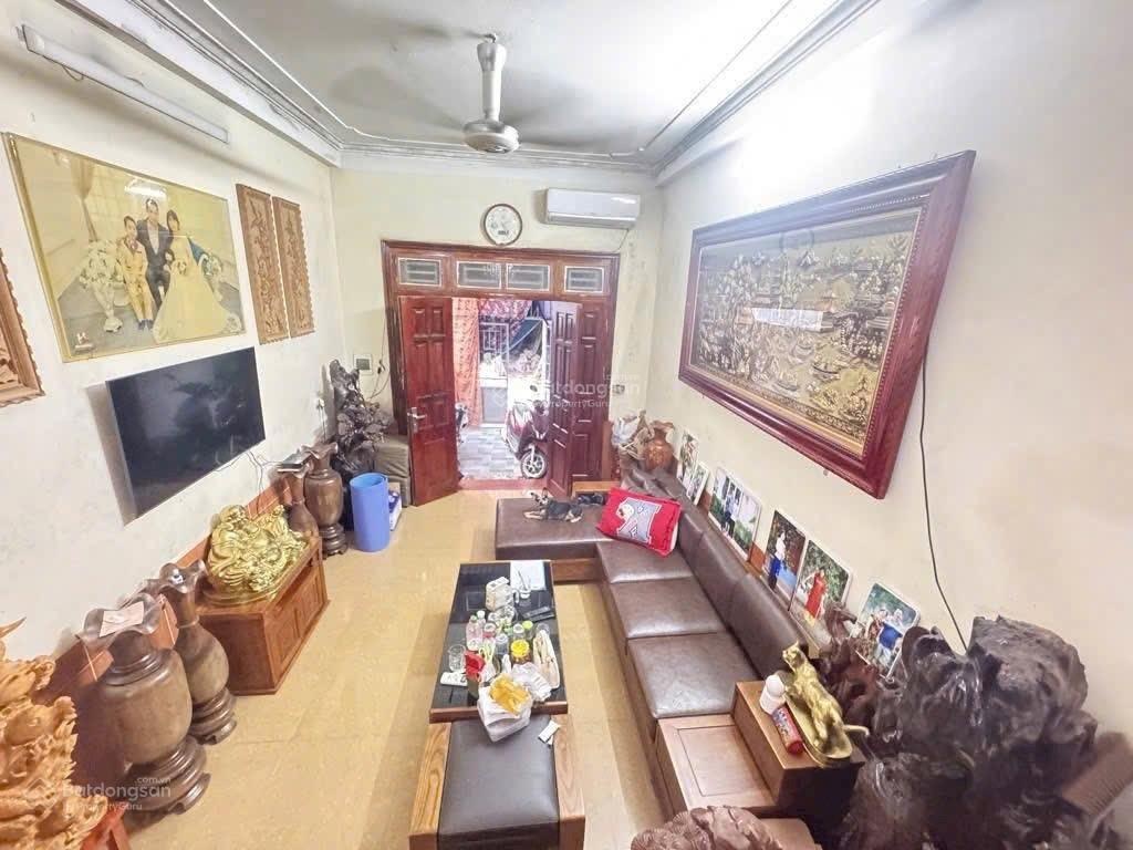 Chính chủ cần bán gấp - nhà dân xây - hai mặt tiền - ngõ cực nông - diện tích rộng.. ở sướng