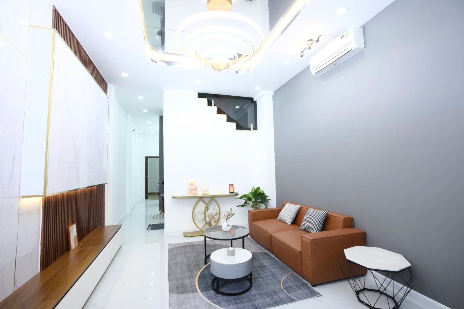 Nhà chính chủ sát sân bay tsn hẻm ô tô 3 tầng nở hậu tài lộc