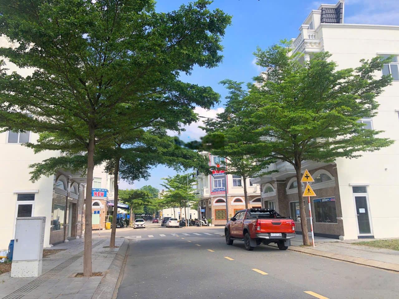 Mở bán 44 nền cuối cùng mặt tiền đường 22m.tt 5%/tháng .sổ hồng sẵn.chiết khấu 15%.lh 0938868653