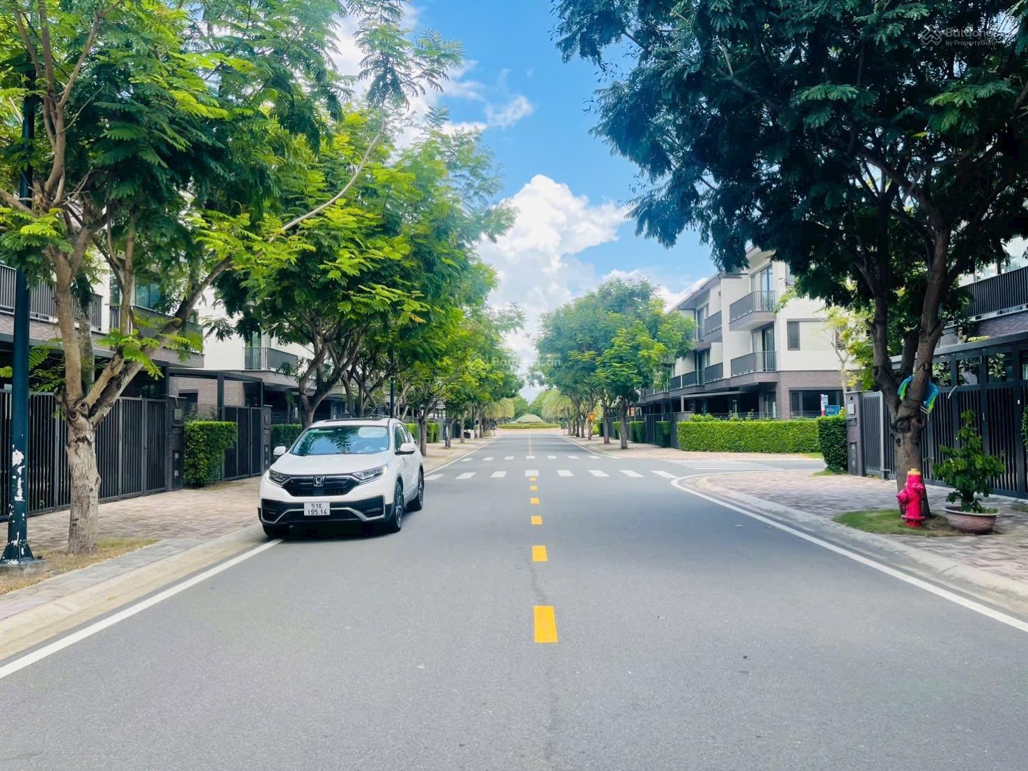 Nhà phố vườn 1 trệt 2 lầu Waterpoint giá 4ty9 đường 16m