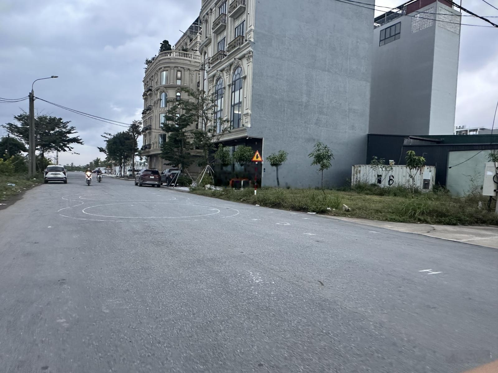 Chính chủ gửi bán lô đất đấu giá tại đồng nhân - hải bối 90/80m2 - phân lô vỉa hè 3 ô tô tránh.