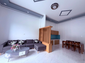 Nhà phố mới xây phường Long Khánh tặng nội thất