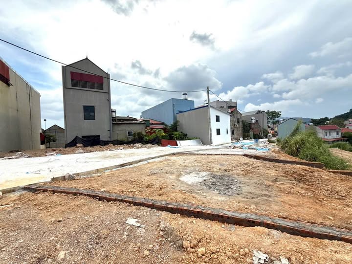 Lô đất vuông vắn, hướng Tây Nam, gần trường học tại Lạng Sơn