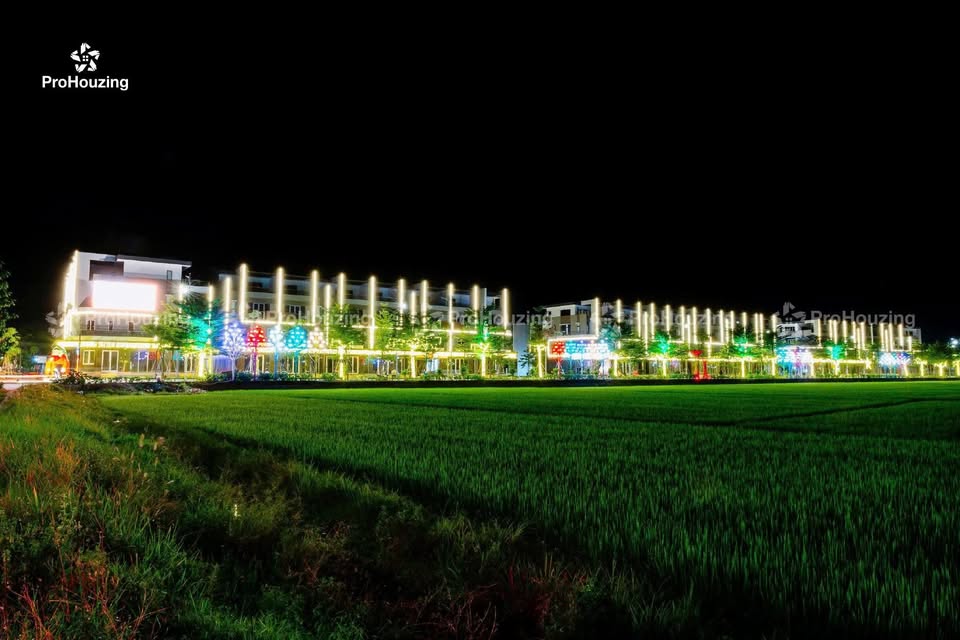 Chào mừng đến với Topaz City Core, trái tim sôi động và hiện đại của thành phố Huế về đêm