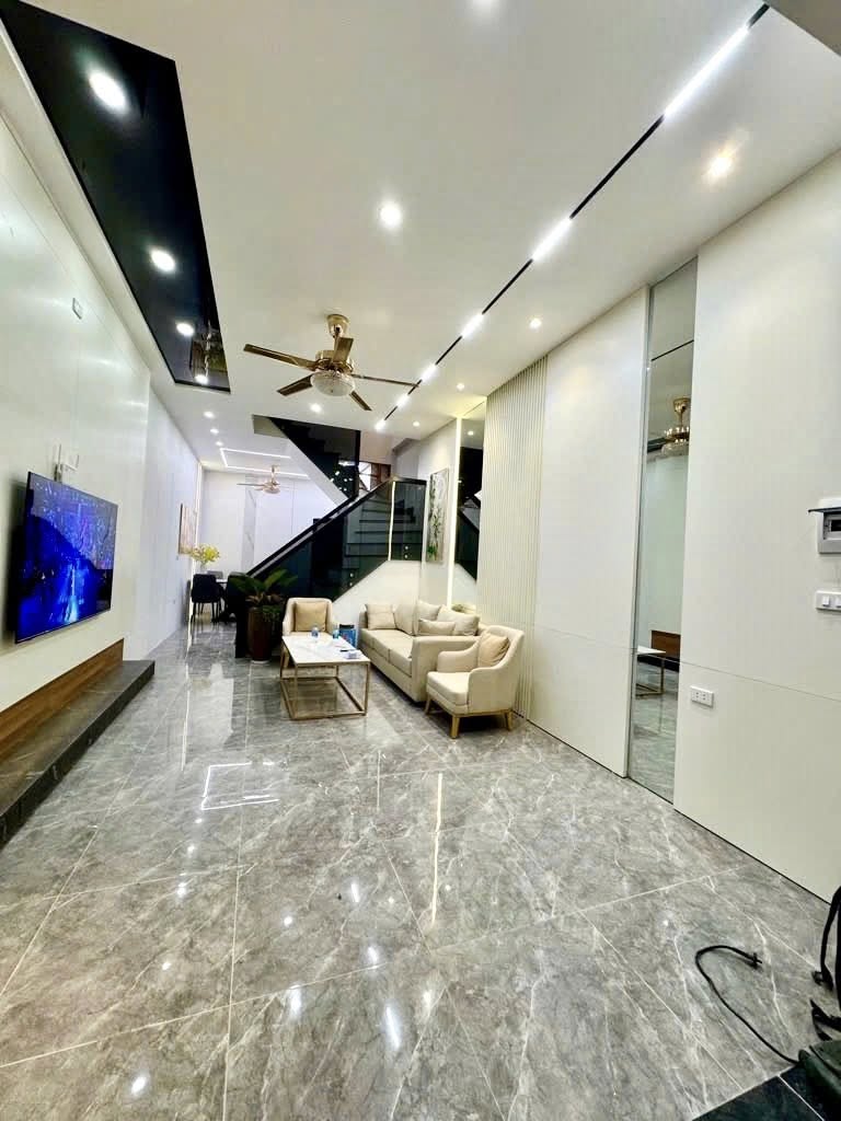 Nhà 6 tầng thang máy, 47m² trung tâm Đống Đa, view thoáng, nội thất xịn
