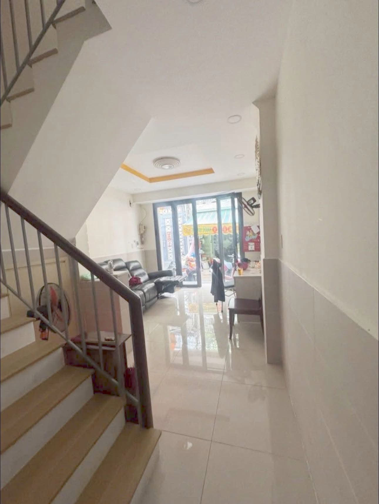 Nhà đẹp hẻm xe tải, vị trí đắc địa ngay Kinh Dương Vương