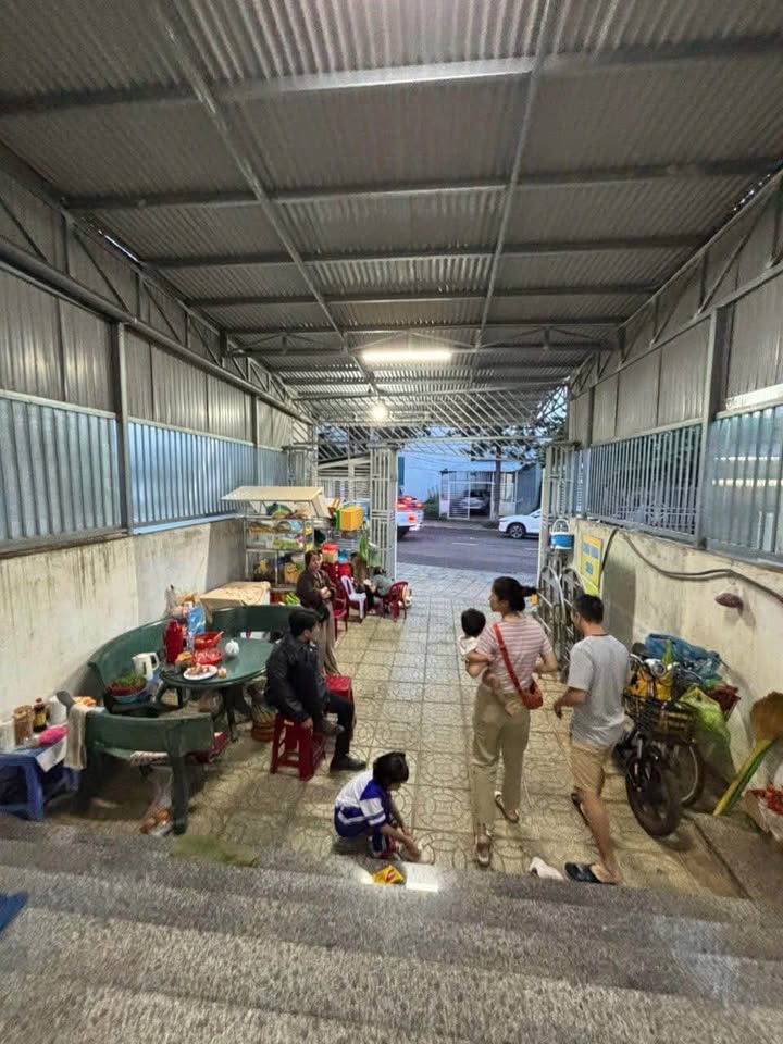 Bán nhà mặt tiền Hồ Tùng Mậu, Đức Trọng 5,5m x 30m, 100m2 thổ cư, giá 5,1 tỷ