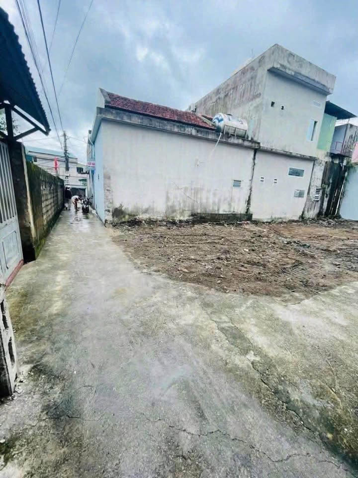 Đất thổ cư 52m2, sổ hồng sẵn sàng, gần trường học, chợ tại Cẩm Phả, Quảng Ninh