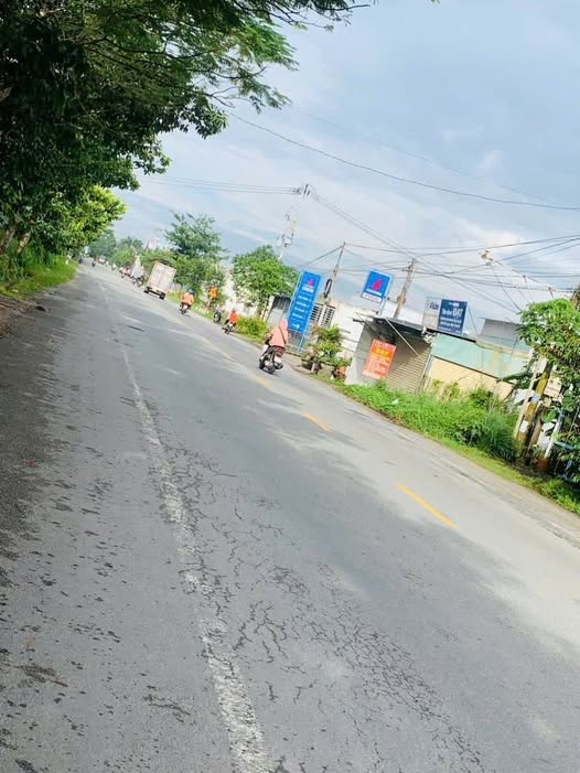 Cần bán gấp lô đất mặt tiền đường xe container ra vào vi vu, có kênh thoát nước tiện lợi