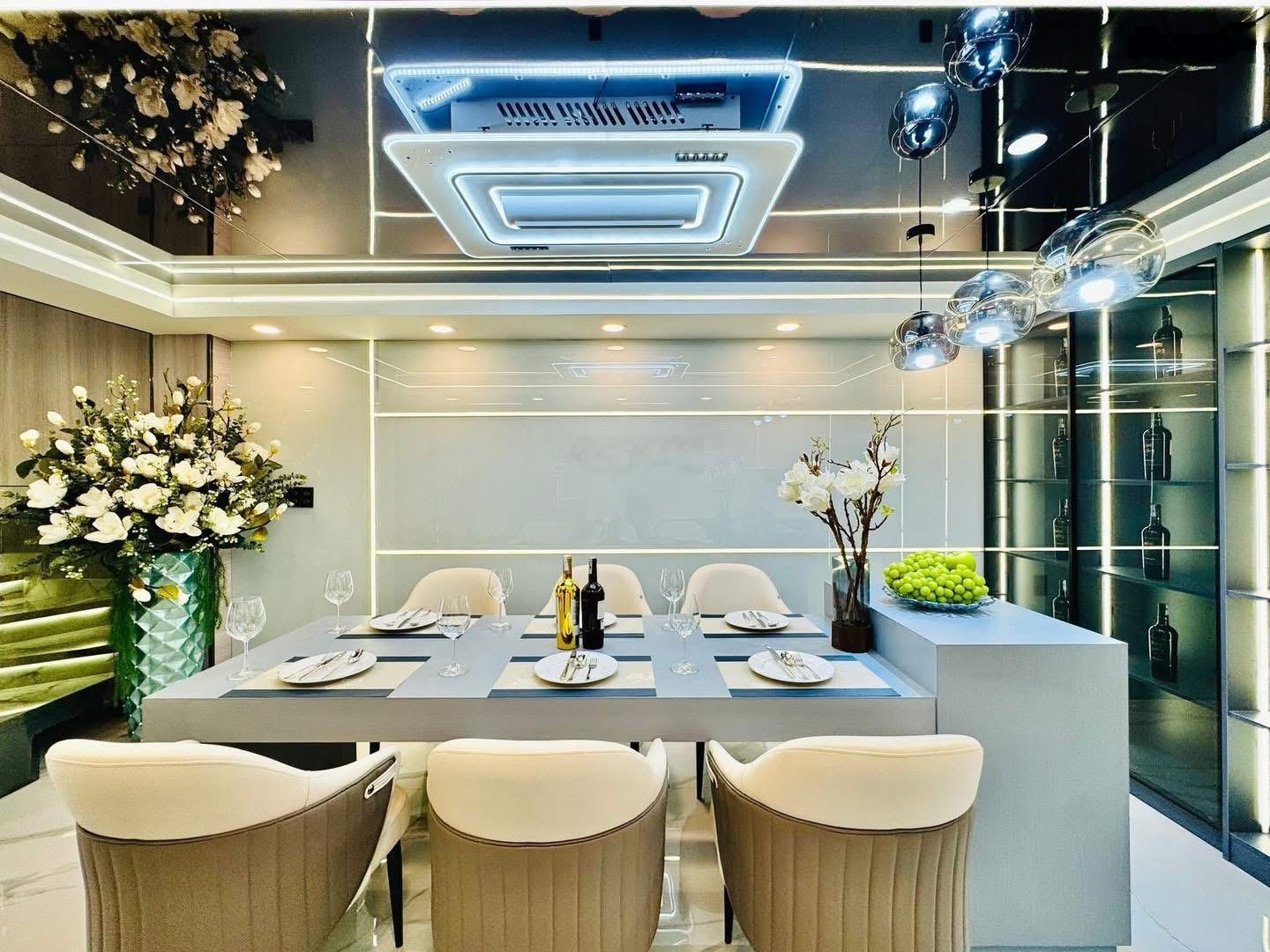 Nhà có thang máy gần bến xe Miền Đông, Xô Viết Nghệ Tĩnh-Bình Thạnh. Giá 4Tỷ150/76m2 cho thuê 30tr.