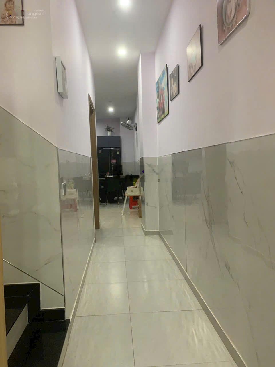 Bán nhà 3 tầng HXH thông, gần ngã 3 Lò Lu - Lã Xuân Oai