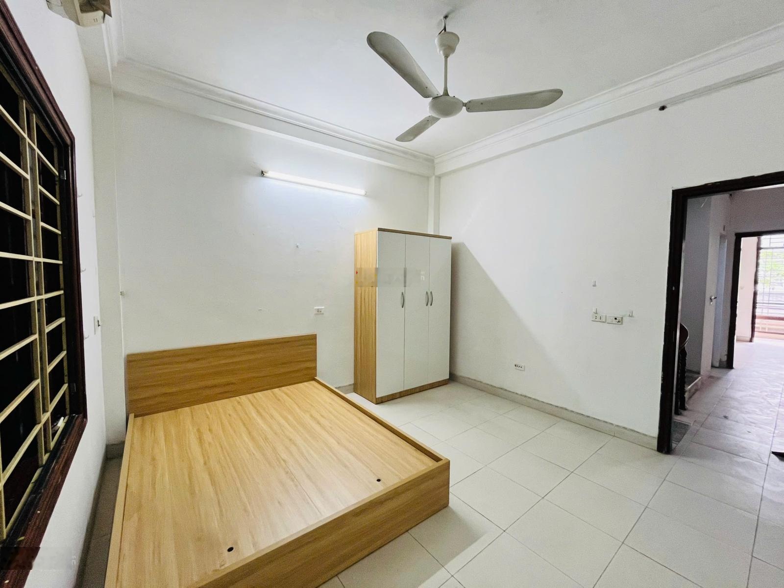 Cho thuê phòng trọ tại Ngô Thì Nhậm, phòng có nội thất cơ bản, đường trước nhà ô tô đỗ cửa