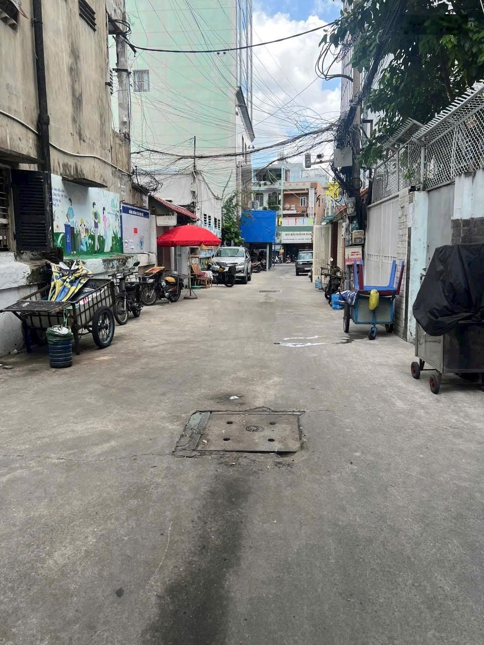 Nhà 2 lầu gần mặt tiền Huỳnh Văn Bánh nhỉnh 2 tỷ