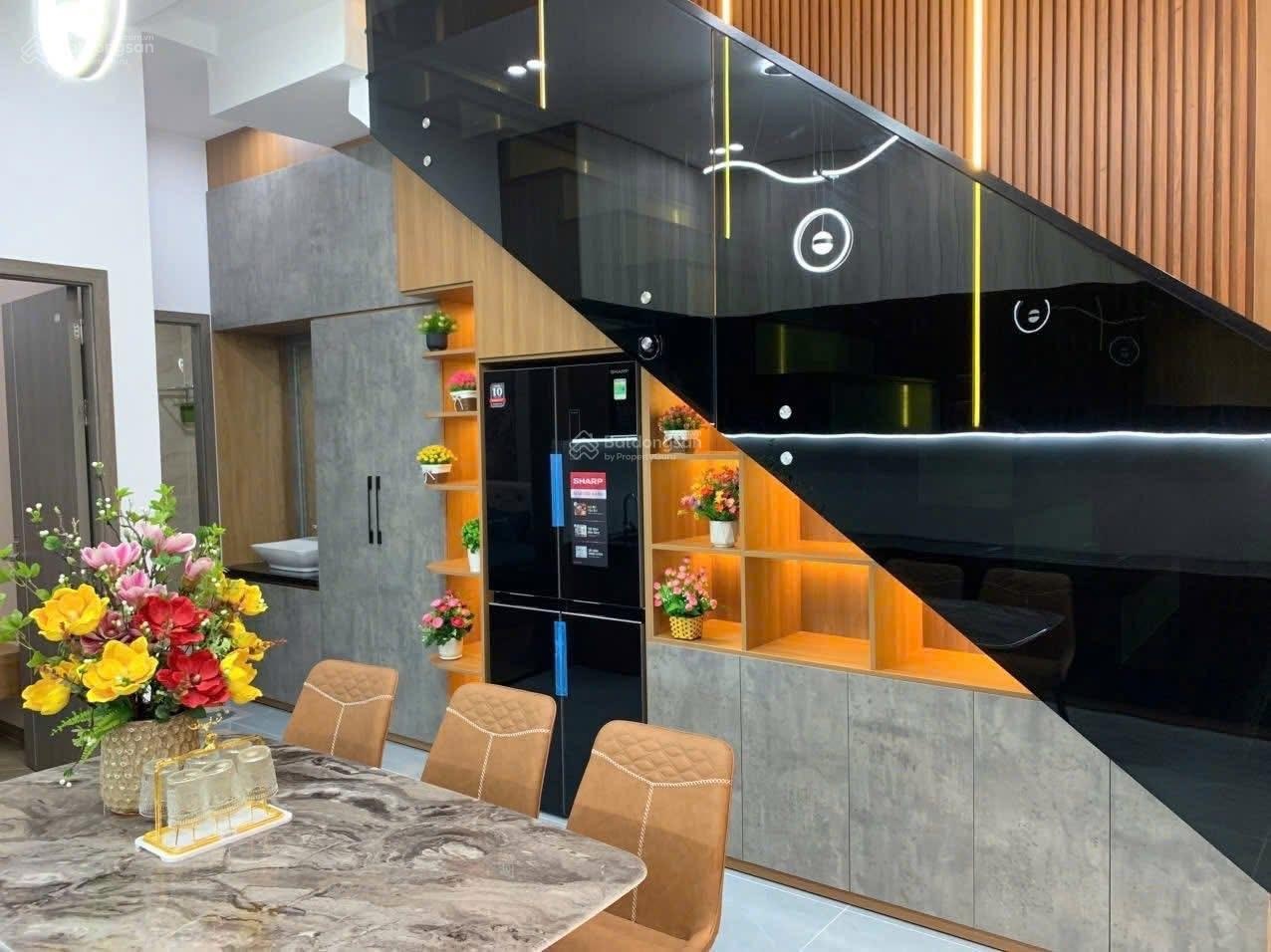 Nhà 3 tầng đường Hoà Minh 14 , ngay cổng trường Lương Thế Vinh ,, gần biển