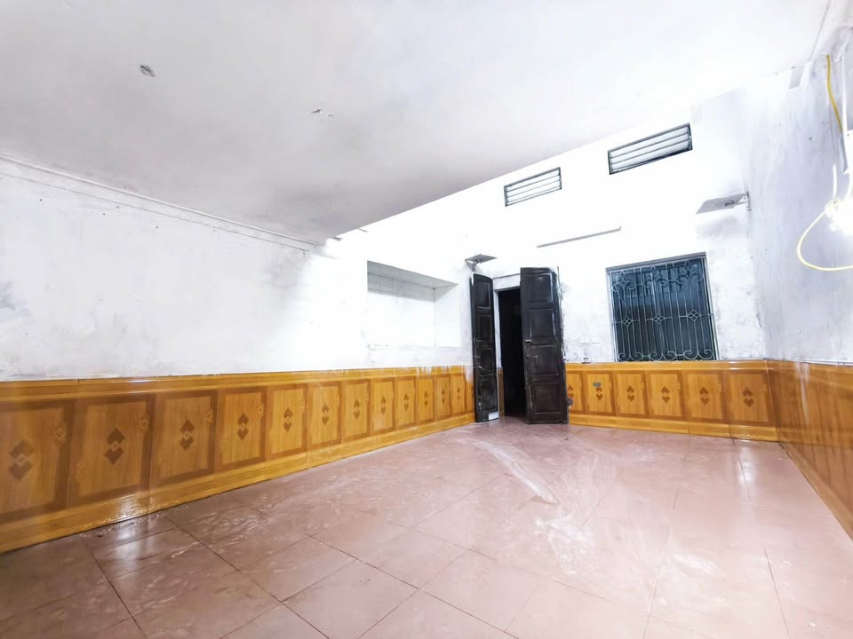 Tọa lạc tại Vĩnh Hưng, Hoàng Mai, Hà Nội, ngôi nhà 3 tầng này mang đến một không gian sống lý tưởng