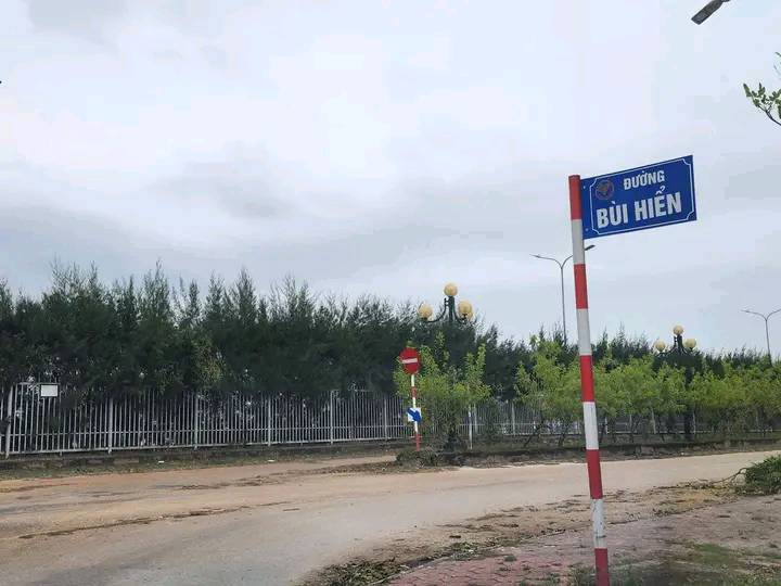 Bán lô góc Nghi Kim, diện tích 76,4m2, đường thông, giá hời