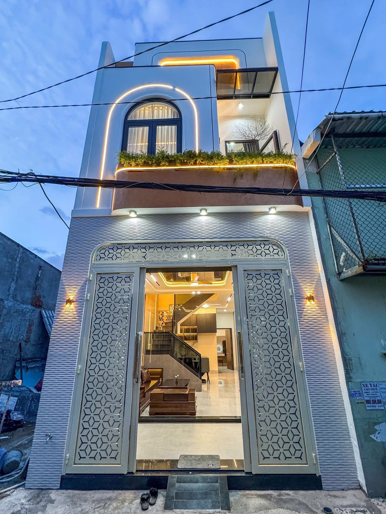 Nhà trệt lầu đầy đủ tiện nghi, hướng đông nam tại Cần Thơ