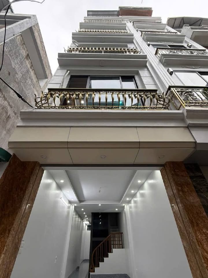 Chào mừng quý khách đến với cơ hội sở hữu một căn nhà tuyệt đẹp tại khu vực Lạc Long Quân, Tây Hồ