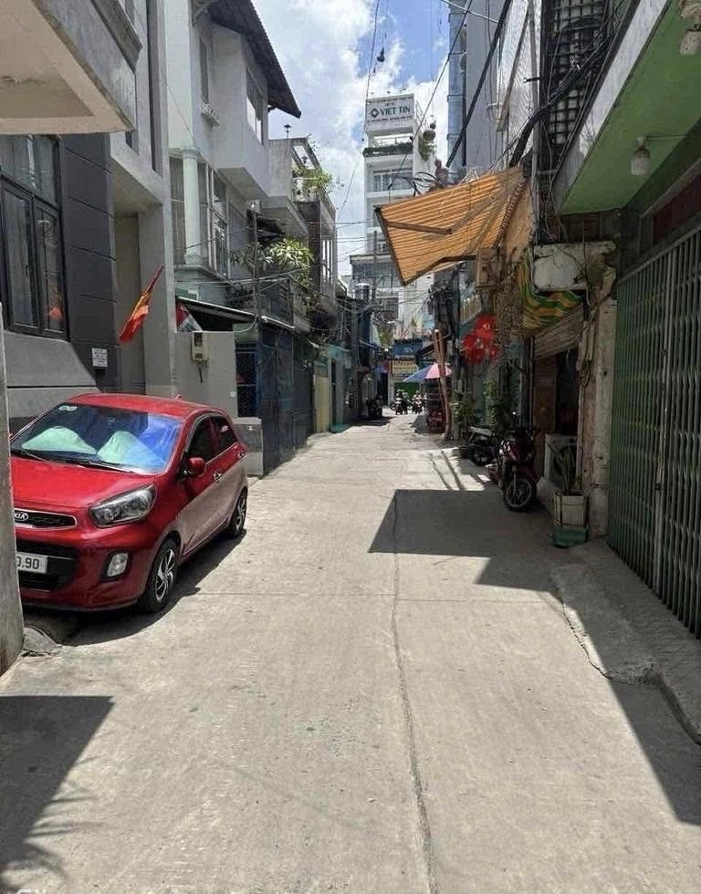 Bán gấp nhà đẹp ngay đường Cách Mạng Tháng Tám, Quận 10, Thành phố Hồ Chí Minh