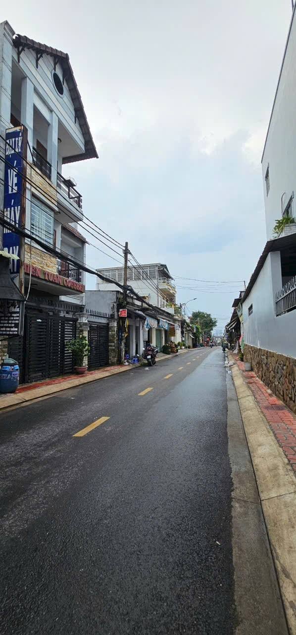 Nhà hẻm xe tải Phước Long B, gần cận kề trường Công Thương