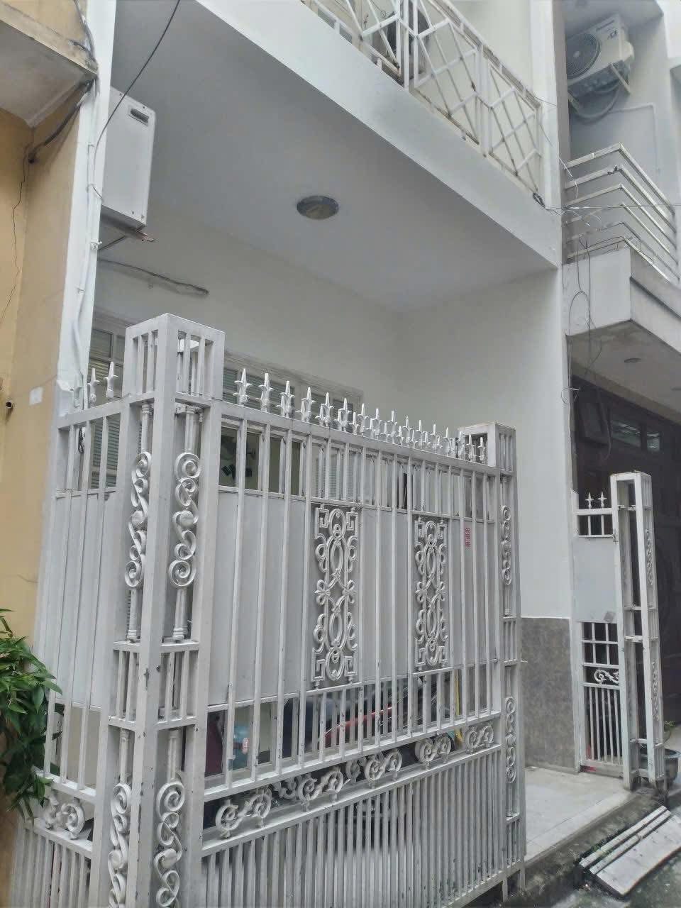 Nhà 3 tầng full nội thất, kiệt 100m2 gần Chợ Hàn - Giá 13 triệu/tháng